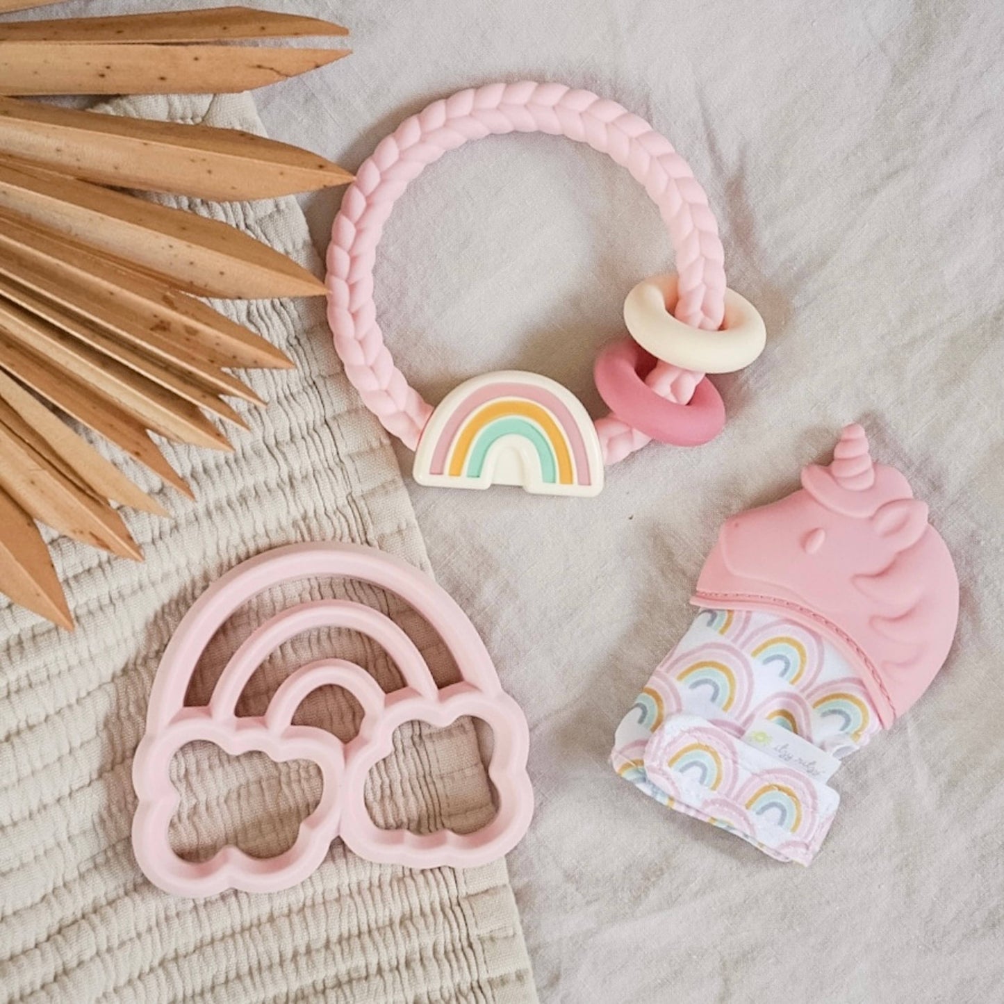 Itzy Mitt™ Silicone Teething Mitts (Wyatt the Highland Cow)