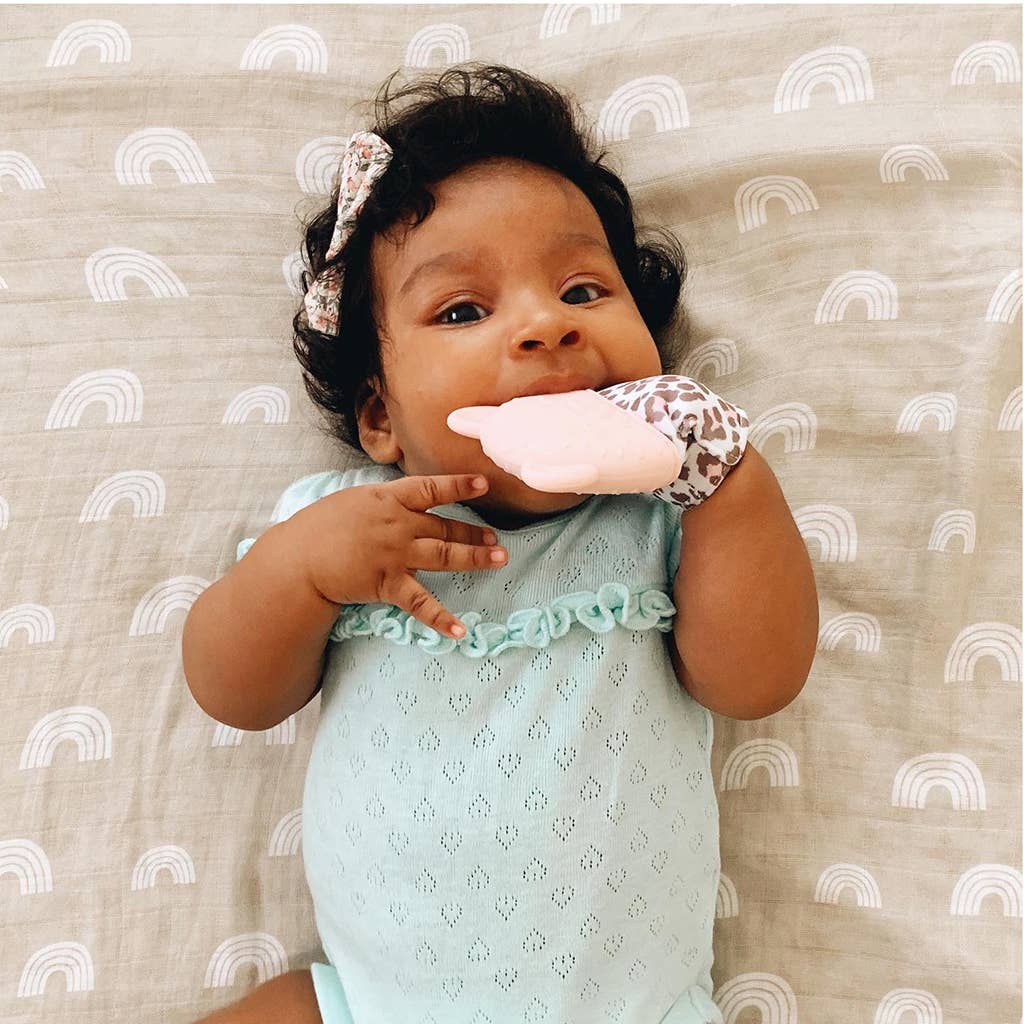 Itzy Mitt™ Silicone Teething Mitts (Wyatt the Highland Cow)
