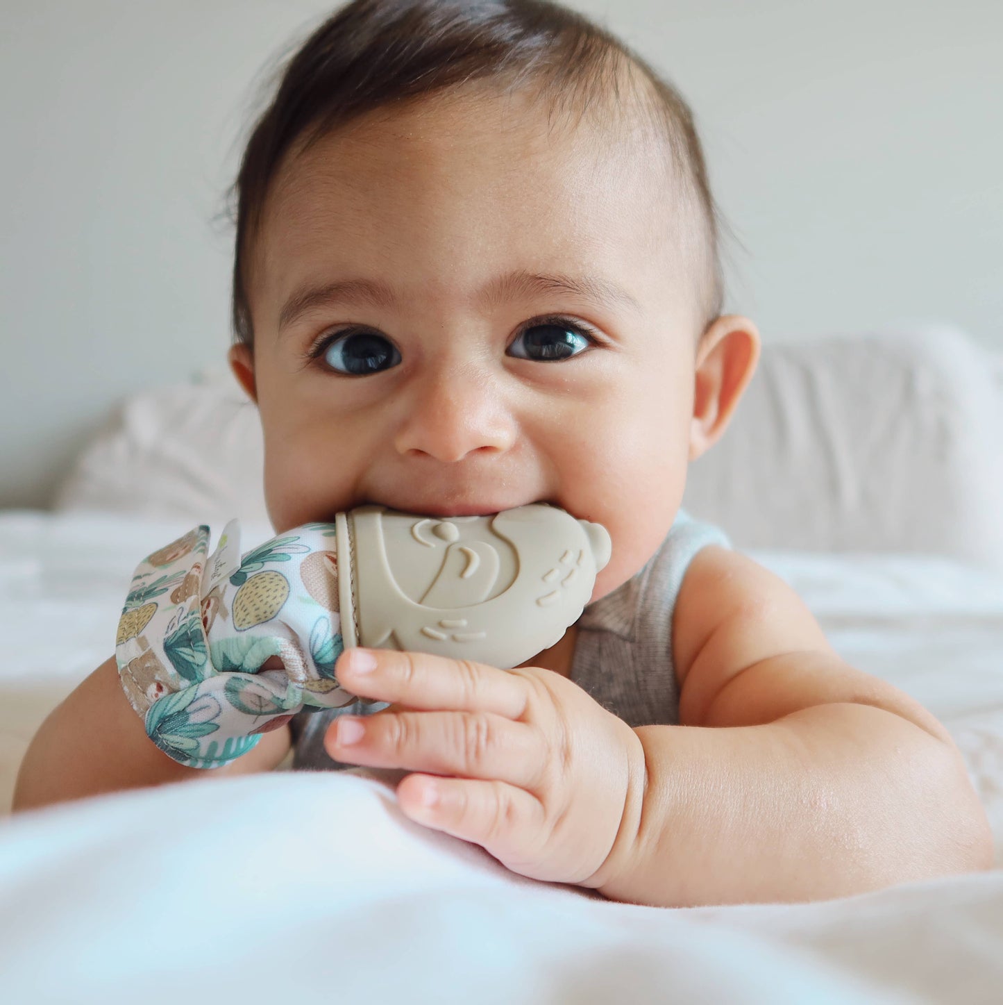 Itzy Mitt™ Silicone Teething Mitts (Wyatt the Highland Cow)