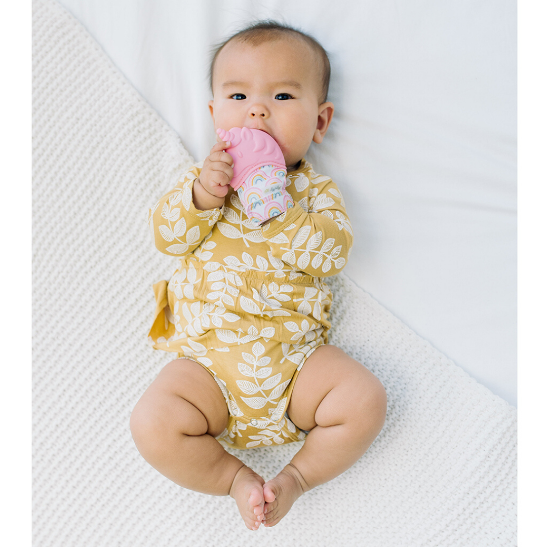Itzy Mitt™ Silicone Teething Mitts (Wyatt the Highland Cow)