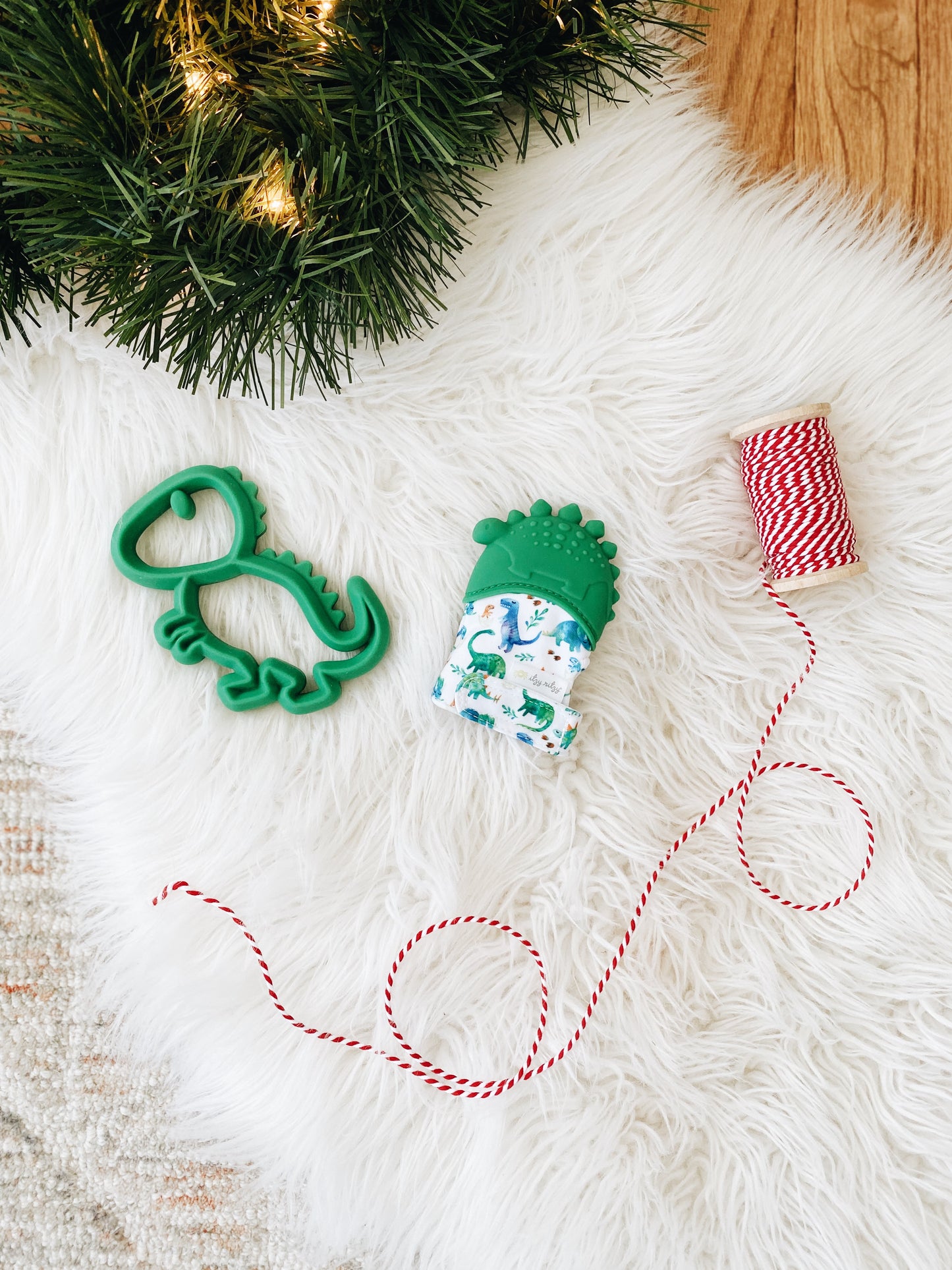 Itzy Mitt® Teething Mittens (Dino)