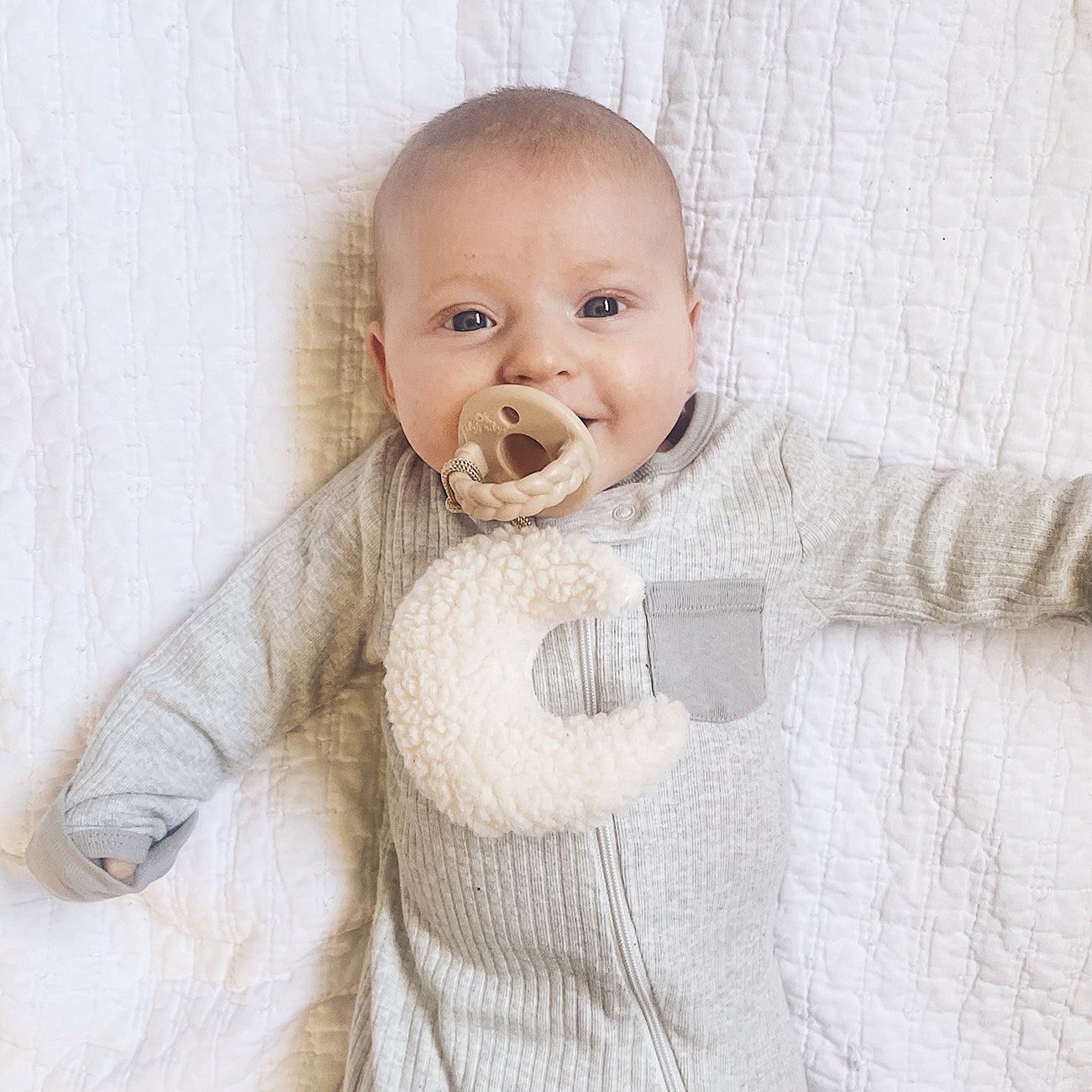 Sweetie Pal™ - Pacifier & Stuffed Animal (Skye The Moon)