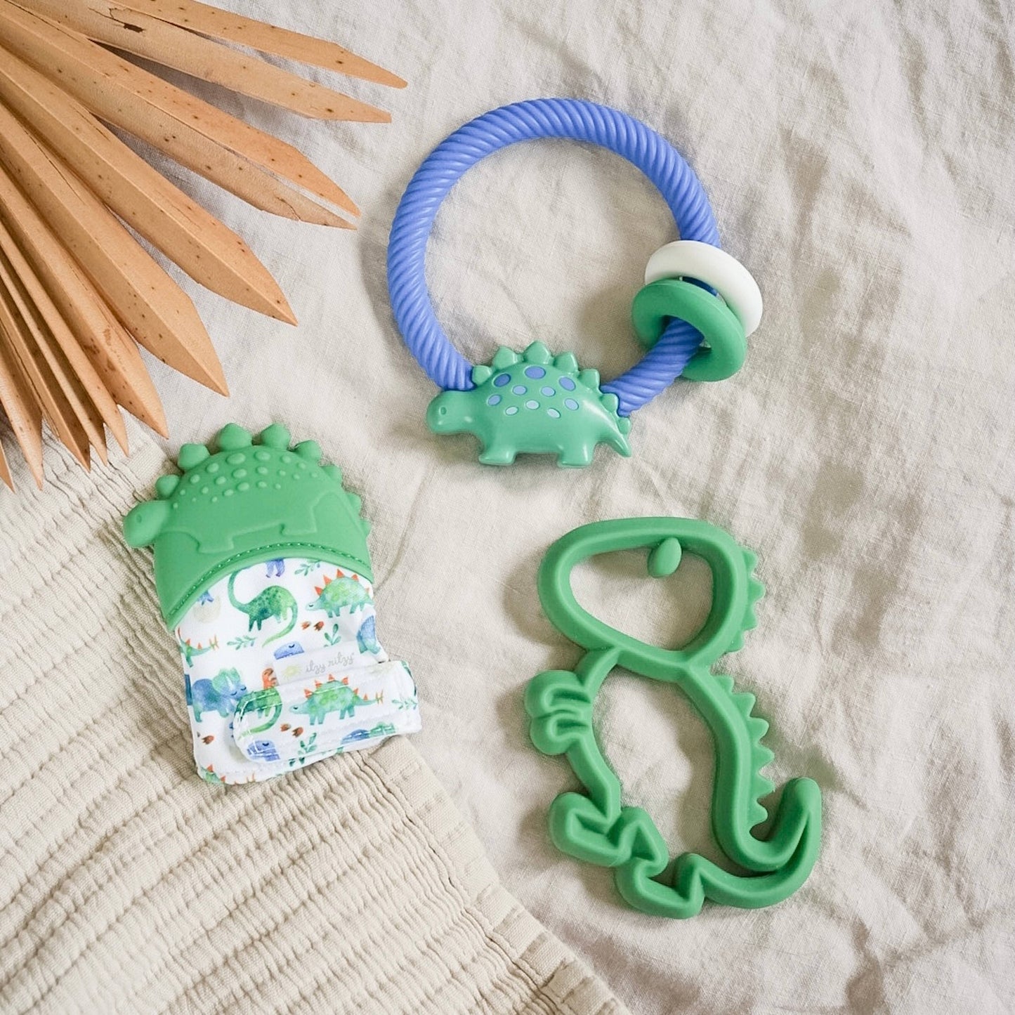 Itzy Mitt™ Silicone Teething Mitts (Wyatt the Highland Cow)