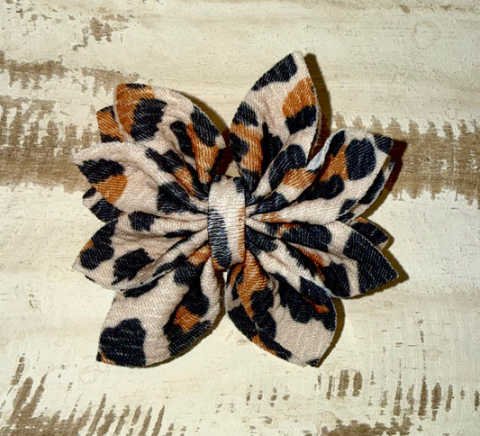 Flower Petal Alligator Clip - Leopard