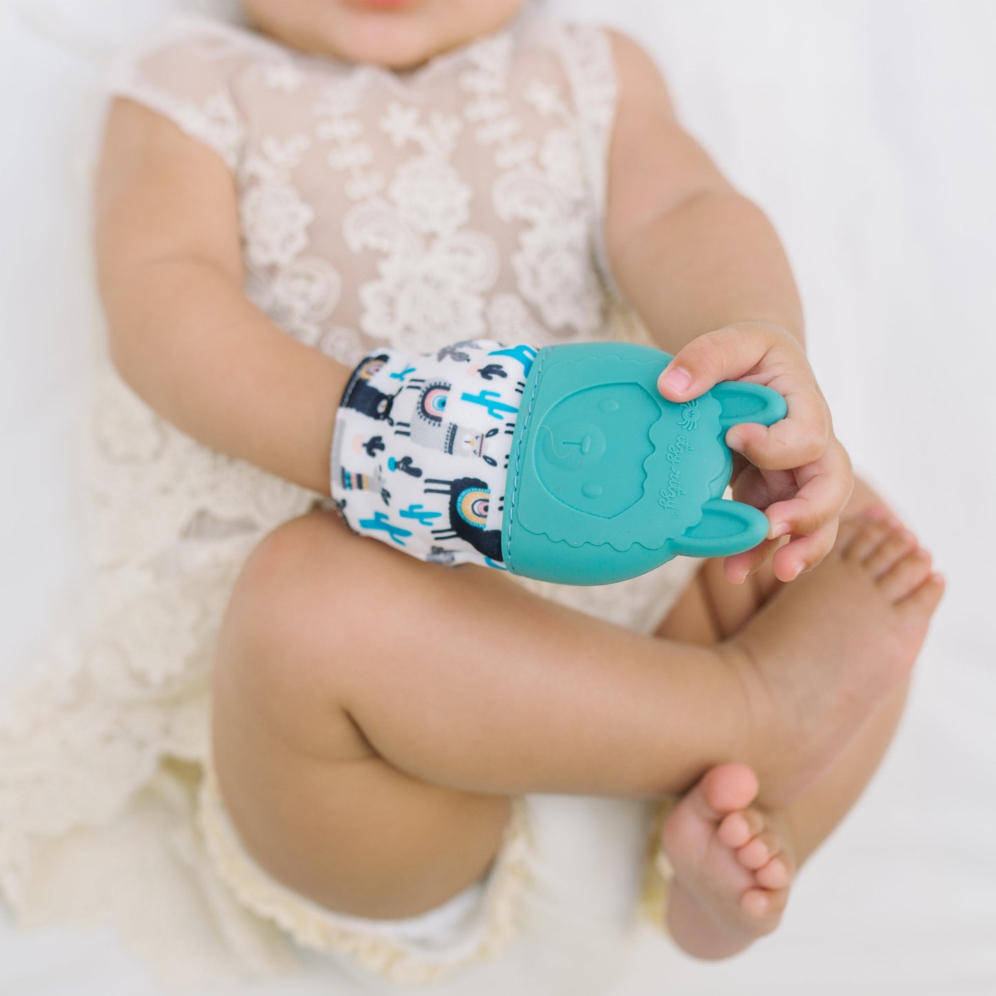 Itzy Mitt® Teething Mittens (Llama)